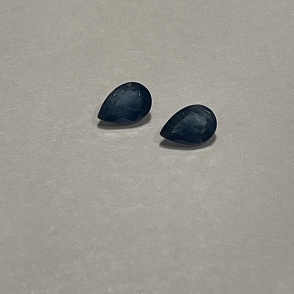 Two Navy Blue (1/2 carat each) Pear Shaped Matched Pair of (Loose) Sapphires - Picture 2 of 6
